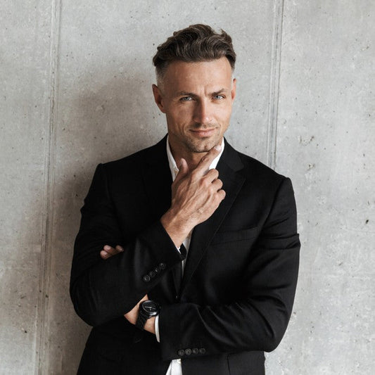 Gigolo inhuren informatief artikel met illustratie over verwachtingen kosten en veiligheid voor vrouwen