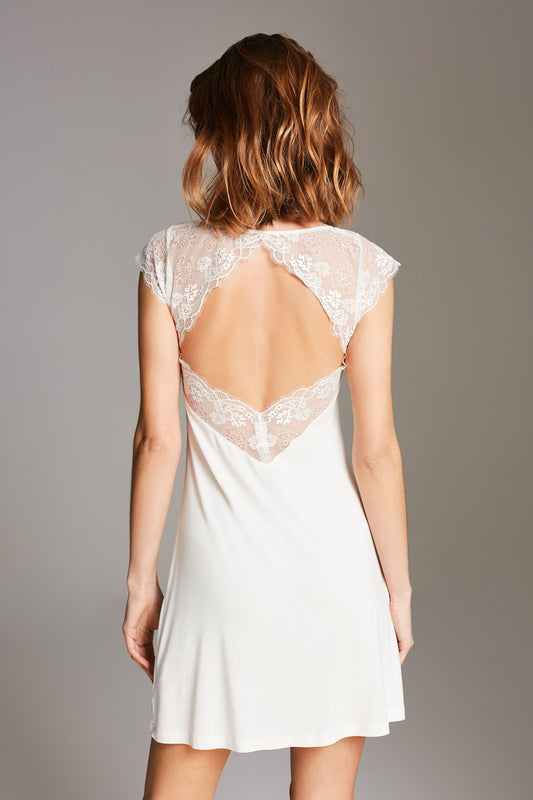 Luxe verpakking De Paarse Keizerin met crème witte zomerse chemise maat S erin