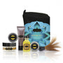 Zijaanzicht van het Lovers Travel Kit met alle meegeleverde items en reisformaat verpakking